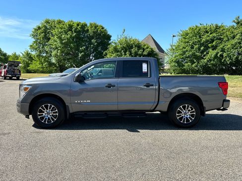 Used 2024 Nissan Titan SV w/ SV Convenience Package image 6