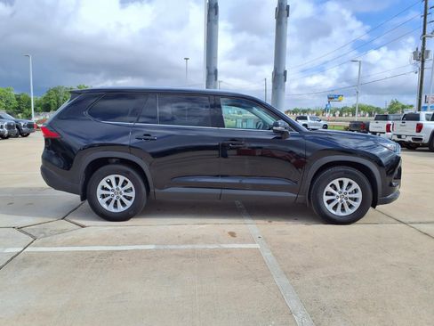 Used 2024 Toyota Grand Highlander XLE AWD/4WD image 5