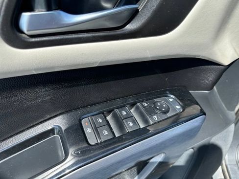 Used 2022 Nissan Pathfinder SL AWD/4WD image 5
