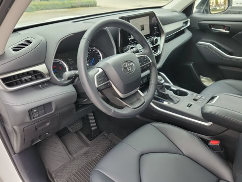 Used 2026 Toyota Highlander XLE AWD/4WD image 17