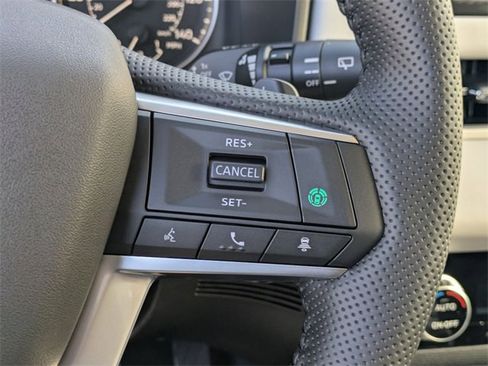 New 2025 Mitsubishi Outlander SE image 18