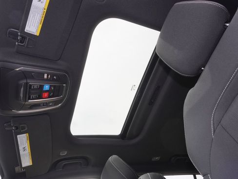 Used 2025 Jeep Grand Cherokee L Laredo RWD image 10