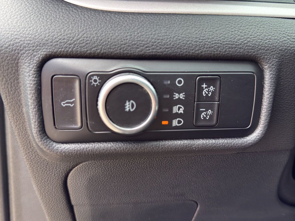 Used 2023 Ford Explorer XLT w/ Equipment Group 202A AWD/4WD image 14