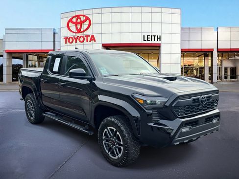 Used 2024 Toyota Tacoma TRD Sport image 3