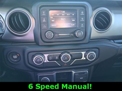 Used 2021 Jeep Gladiator Sport image 23