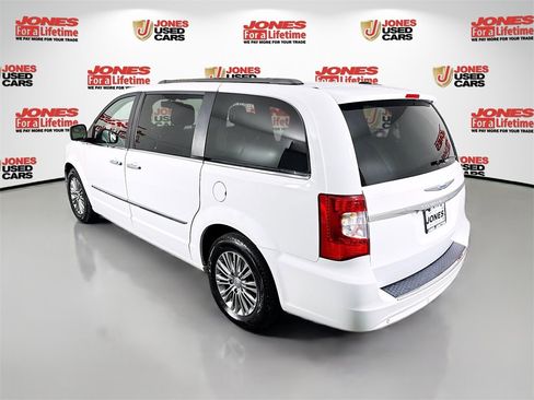 Used 2014 Chrysler Town & Country Touring-L w/ Driver Convenience Group image 2