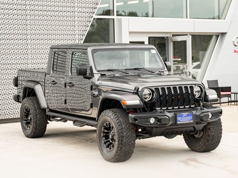 Used 2022 Jeep Gladiator Sport AWD/4WD image 2