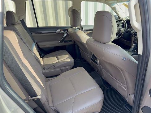 Certified 2023 Lexus GX 460 Luxury w/ Sport Design Package AWD/4WD image 4