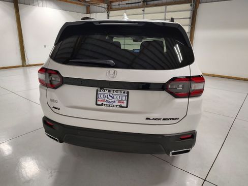 New 2025 Honda Pilot Black Edition image 13