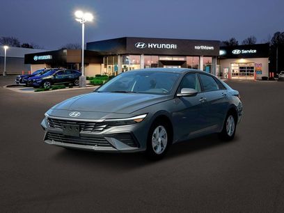 New 2025 Hyundai Elantra SE w/ Cargo Package
