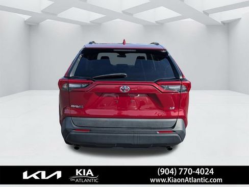 Used 2020 Toyota RAV4 LE FWD image 4