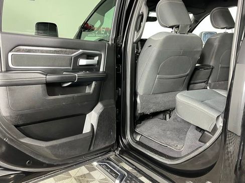 Used 2024 RAM 2500 Big Horn w/ Sport Appearance Package image 25