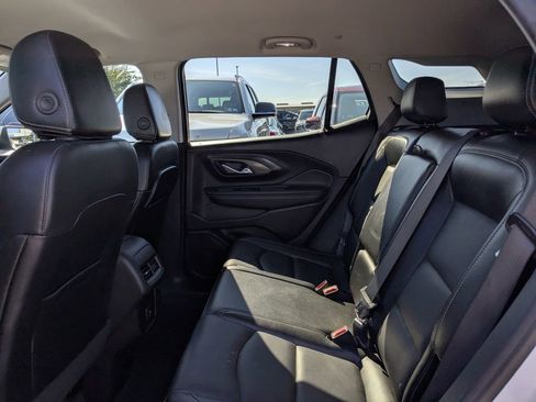 Used 2024 GMC Terrain SLT image 13