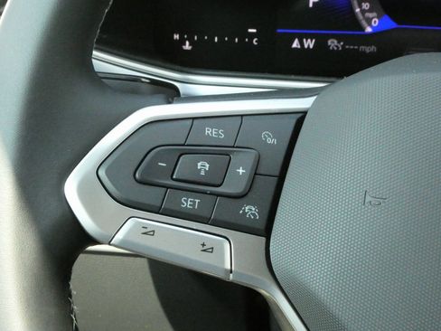 New 2025 Volkswagen Taos SE image 11