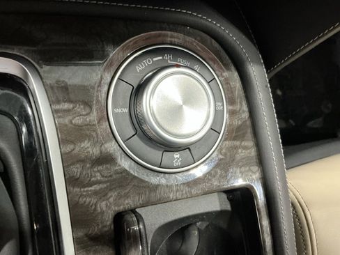 Used 2024 Nissan Armada Platinum w/ Captain's Chairs Package image 4