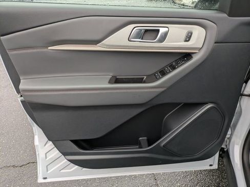 New 2026 Ford Explorer Active w/ Active Comfort Package image 11