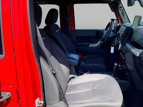 Used 2017 Jeep Wrangler Unlimited Rubicon AWD/4WD image 8