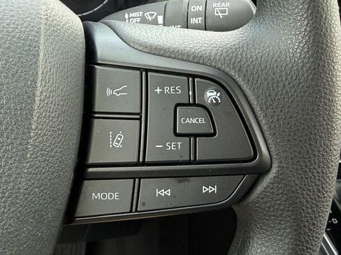 Used 2025 Toyota Sienna LE image 18