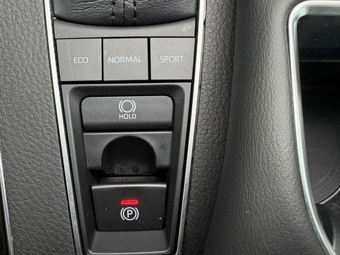 Used 2021 Toyota Avalon XLE FWD image 19
