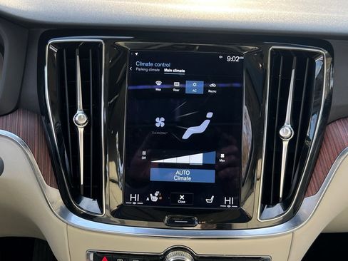 Used 2022 Volvo S60 B5 Momentum w/ Climate Package image 21