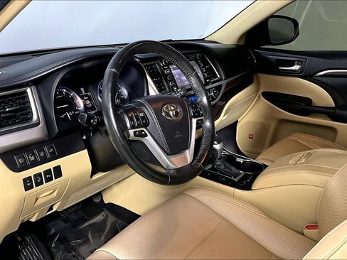 Used 2015 Toyota Highlander Limited Platinum AWD/4WD image 13