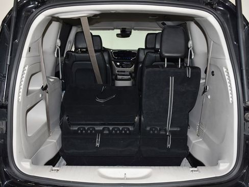 Used 2024 Chrysler Pacifica Touring-L image 30