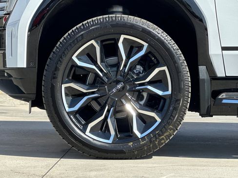 New 2025 GMC Sierra EV Denali image 25