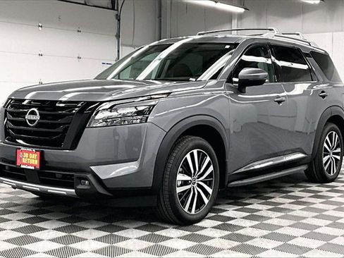 New 2025 Nissan Pathfinder Platinum image 2