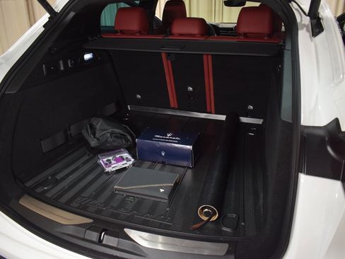 Used 2024 Maserati Grecale Trofeo image 40