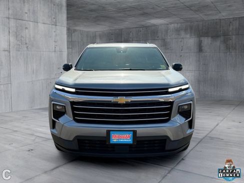 Used 2024 Chevrolet Traverse LT FWD image 5