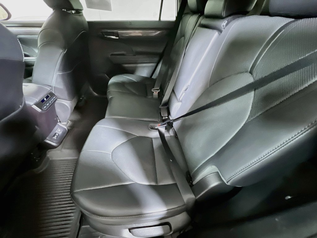Certified 2021 Toyota Highlander Limited AWD/4WD image 22