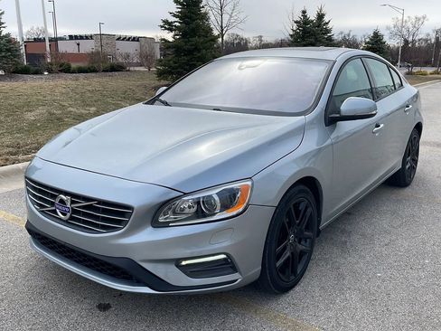Used 2017 Volvo S60 T5 Dynamic image 3
