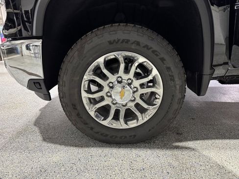 Used 2025 Chevrolet Silverado 2500 LTZ w/ LTZ Premium Package image 28