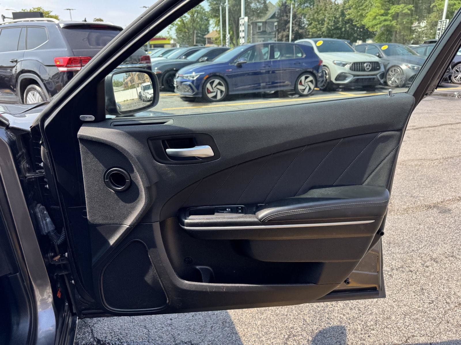 Used 2019 Dodge Charger SXT AWD/4WD image 39