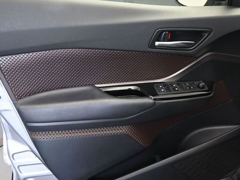 Used 2019 Toyota C-HR Limited FWD image 21