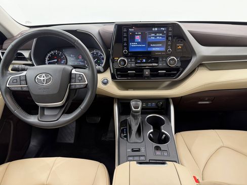 Used 2022 Toyota Highlander XLE image 28