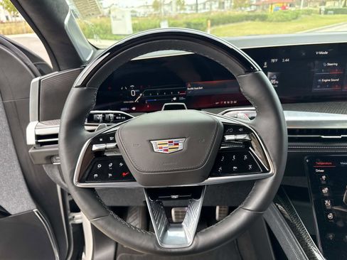 Used 2025 Cadillac Escalade V image 31