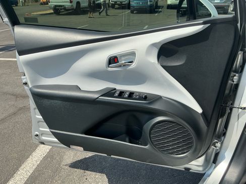Used 2017 Toyota Prius Three FWD image 13