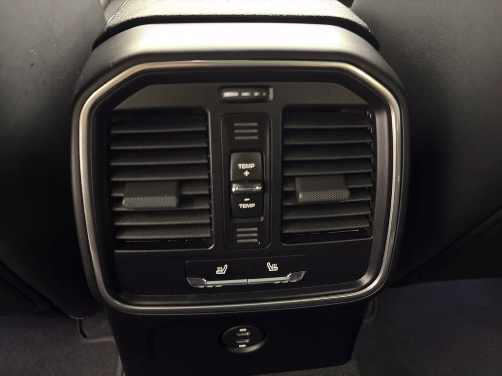 Certified 2023 Porsche Macan S AWD/4WD image 30