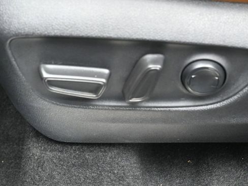 Certified 2025 Toyota Highlander Platinum image 10