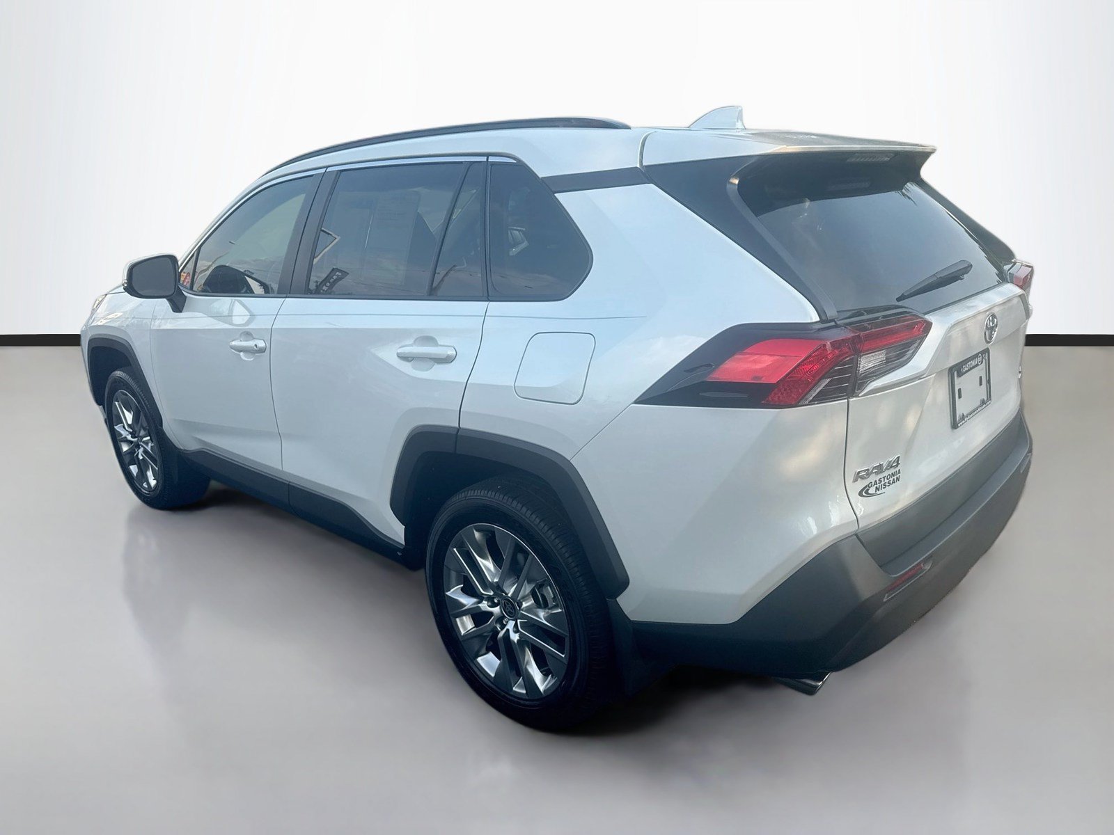 Used 2024 Toyota RAV4 XLE Premium FWD image 5