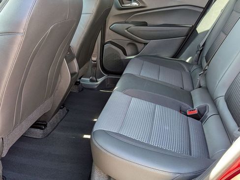 Used 2025 Chevrolet Trax LT FWD image 26