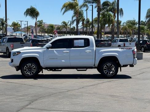 Used 2021 Toyota Tacoma TRD Sport w/ TRD Premium Sport Package AWD/4WD image 9