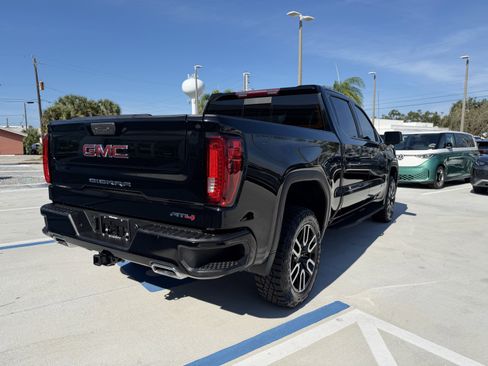 Used 2022 GMC Sierra 1500 AT4 w/ AT4 Preferred Package image 4