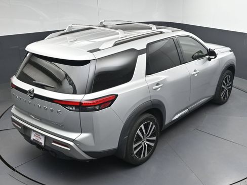 Certified 2023 Nissan Pathfinder Platinum w/ Cargo Package AWD/4WD image 38
