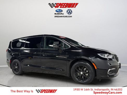 Used 2025 Chrysler Pacifica Select FWD image 1