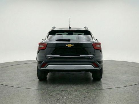Used 2025 Chevrolet Trax LT FWD image 7