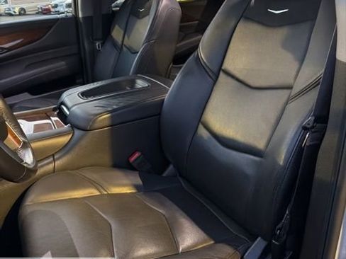 Used 2017 Cadillac Escalade ESV Luxury image 50