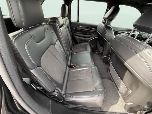 Used 2022 Jeep Grand Cherokee Altitude image 13