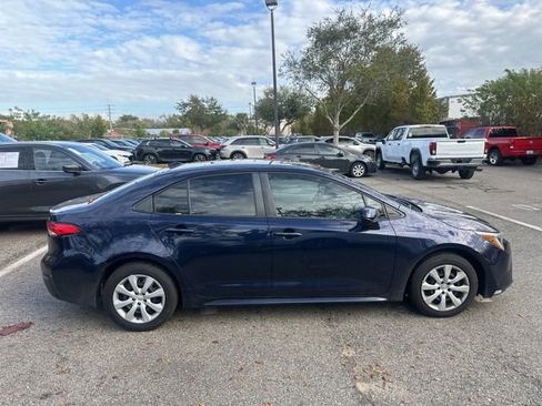 Used 2022 Toyota Corolla LE image 4